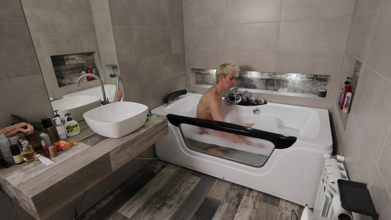 Sandro Jenner: I Suck My Stepdad's Big Dick in the Bath and...