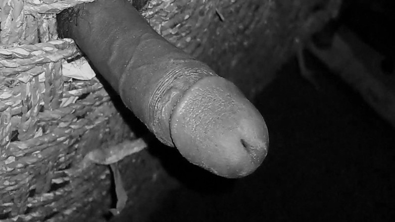 Desi_Porn_India: Горячий индийский бой дези мастурбирует ночью.