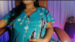 HotGirl21: 怀孕的妈妈指法粉红色的阴户和射精。