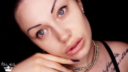 Goddess Misha Goldy: Чуттєве куріння та фетиш губ і спокуса помадою