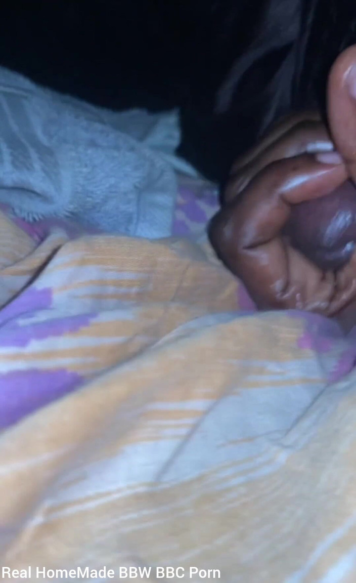 Big black cock BBCee: Masturbándose apretando mi bbc