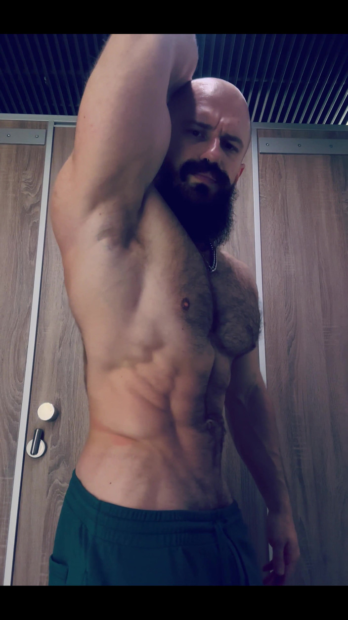 Mister Stone: 나는 모든 땀을 흘리고 근육이 너무 펌핑