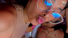 Feet Lovers club: Ella Gime Fuerte Mientras Se Lame