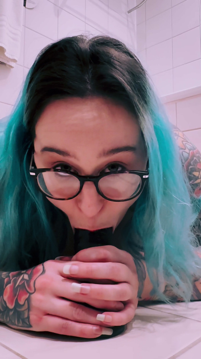 Elizabeth Hunny: Sólo masturbace chlupaté kundičky v koupelně