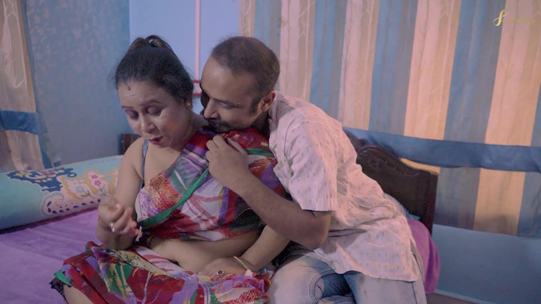 Mr Entertainer: Naughty Bhabhi Enjoyed Her Devar While Her Husband Was Out...