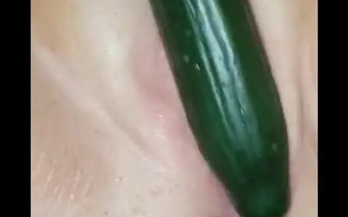 JJ Jewel BBW: Fucking My Pussy with Food