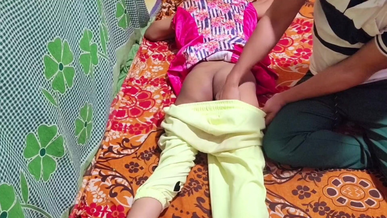 Your kavita bhabhi: Desi女の子は彼女のステップの兄弟が彼女を去ったときに休息でした