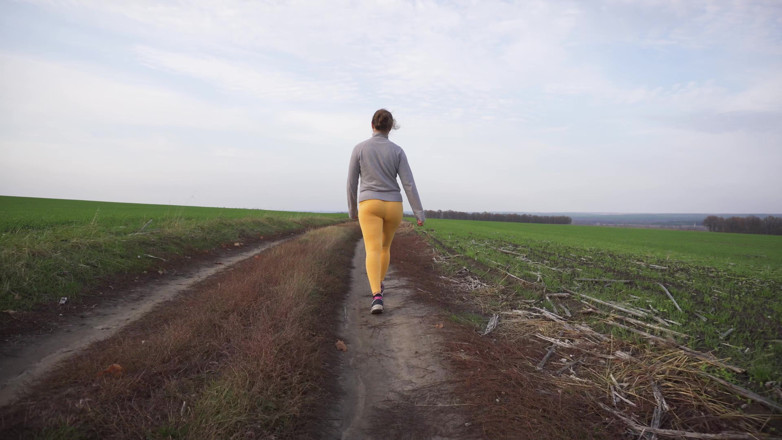 Teasecombo 4K: Ženy chodí venku v těsných kalhotách na jógu