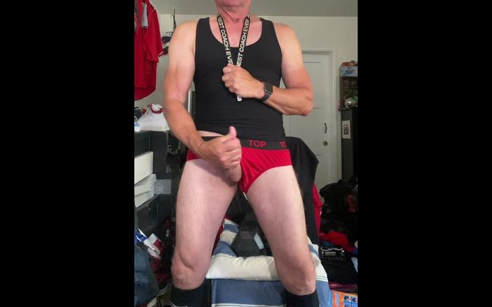 JockDad87: Top Dilf Jockdad87 Shoots a Hot Load of Cum