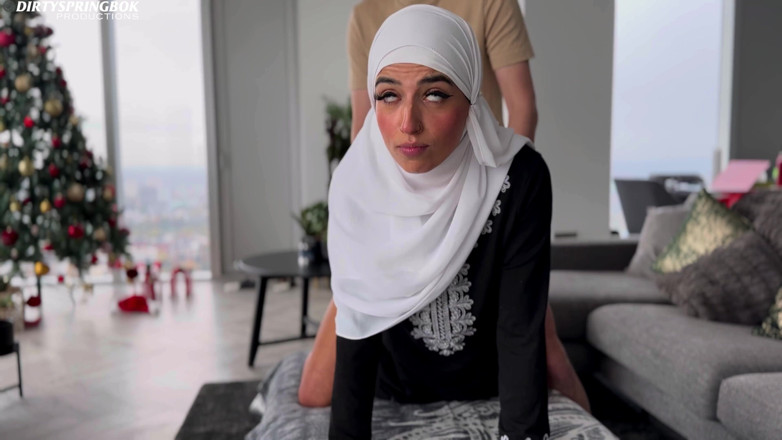 Aaliyah Yasin: Mucama musulmana pilla a su jefe masturbándose