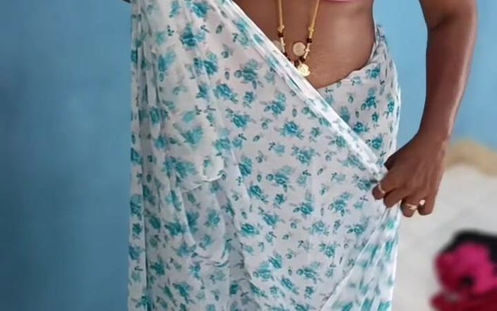 Tamil lesbian: Saree nosí sexy novou tetičku