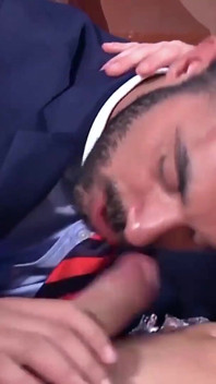 MENATPLAY - Gut ankleide Xavi Duran arsch fickt muskulöse, schwul