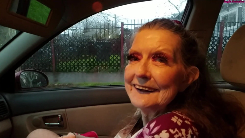 Sexy Sandra N Sir Christopher: Babička od vedle Fantasy Sólo zábava