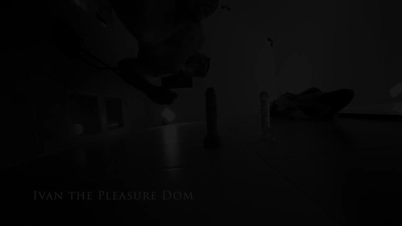 Ivan the Pleasure Dom: Lelaki berkahwin bermain dildo dubur dalam penggoda mandi