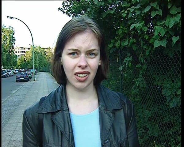 YOUR FIRST PORN: Schulmaedchen Sophie Zeigt Muschi softclip student Sophie toont poesje zachte...