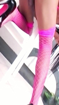 Ladyboy Latinh được đụ lỗ hậu và sục cu cho mình cho đến khi bắn tinh