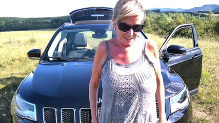 Dirty Milf Tina & Marc: Motorhaube раком, кремпай