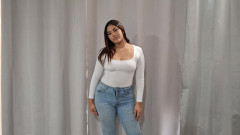 SugarPose: Chloe si spoglia e posa per la fotocamera