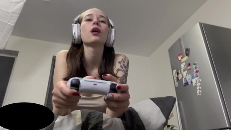 HannahKim: Zatímco kráska hrála tanky, já jsem ji šukal, krásný zadek