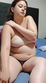 Nicole nhồi burrito khổng lồ & soda bloat