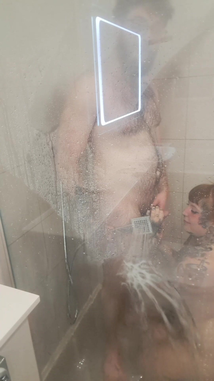Yourfavecumslut: Duschsex gegen die große, dampfende glasplatte