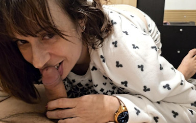 Spanish pornstar Lucia Bianco: Španělská pornohvězda Lucia Bianco saje ptáka nejlepšího přítele svého manžílka