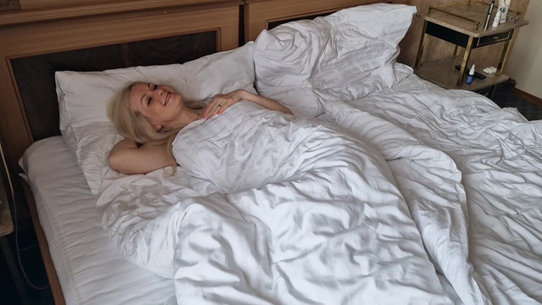 Aaron_and_Susan: POV i woke next you and let you cum on...