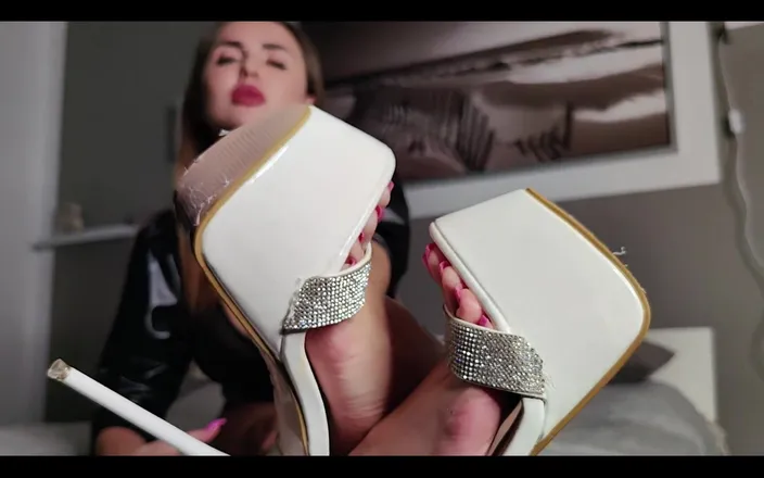 Goddess Lena: Polish Teasing