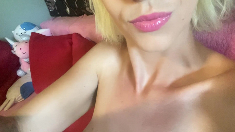 Cuteblonde666: Watch me while I'm doing my makeup huge hairy bush