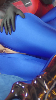Oktavia Milton dans zentai, lycra fantastique