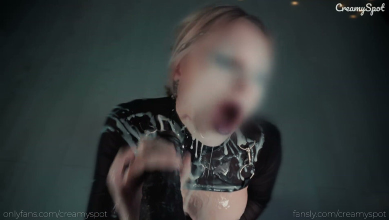 CreamySpot: Met sperma bedekt alt-gothic meisje rijdt op romige grote zwarte...