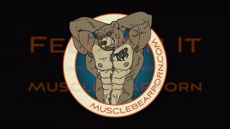 Muscle Bear Porn: Makan di atasnya