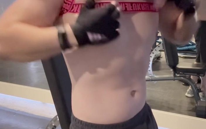 barenakedboy: Rycker iväg på gymbänk