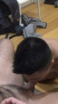 Латиноамериканський twink відтраханий прямо