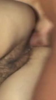 Meninas transgressivas seduzem um cara para ter suas xoxotas e cus fodidos