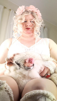 Transfurlady de Foxfur jouit dans ses bas nylon