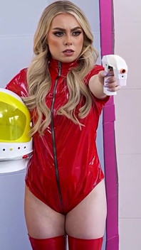 Retro Sci-fi Fembot Haley Spades má těsnou malou kundičku a chovný zápletek! ~ Zdarma celá scéna