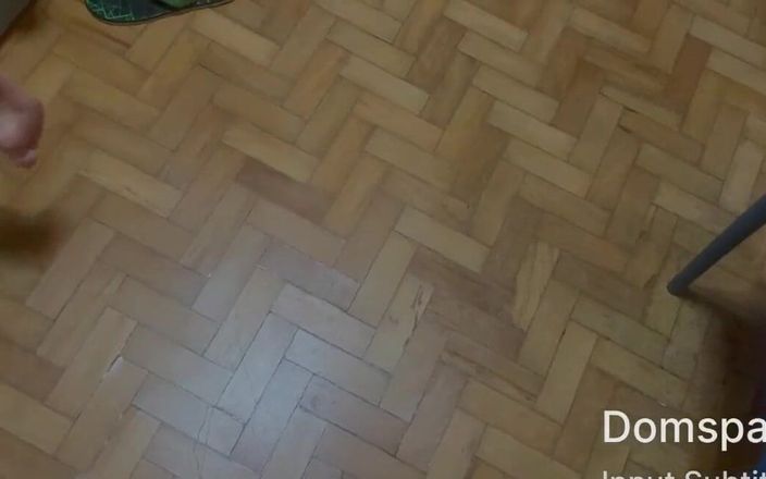 RealDomSpank: La studentessa brasiliana si visita e tiene il culo aperto...