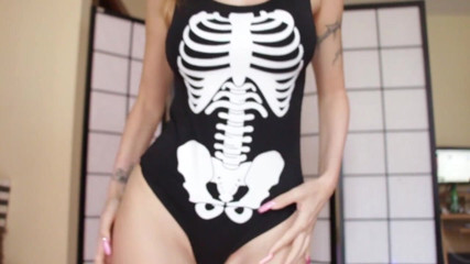 Lady Mesmeratrix Official: La ragazza scheletra vuole farti del male!