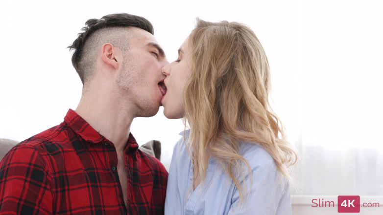 Slim4K: Mooie tienerbabe krijgt haar mooie gezicht geglazuurd