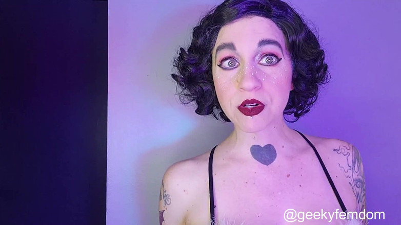 Geeky Femdom: Tatilde döl yiyen gavat