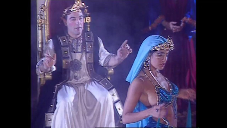MMV films - The Original: Penari cantik menggoda penontonnya kepada tarian erotiknya Itu SebabNya Dia...