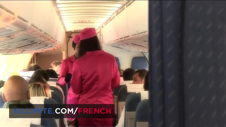 French girls at work: Стюардеса займається анальним сексом з пасажиром
