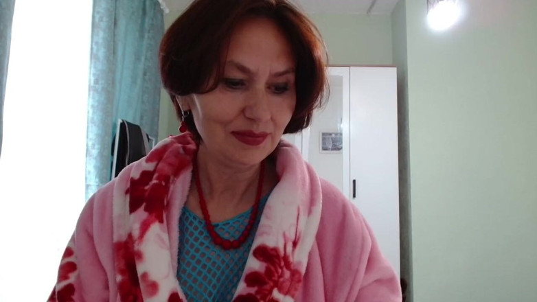 ANGELA_LADY: Chlupatá kunda a velký zadek vám nechá lízat