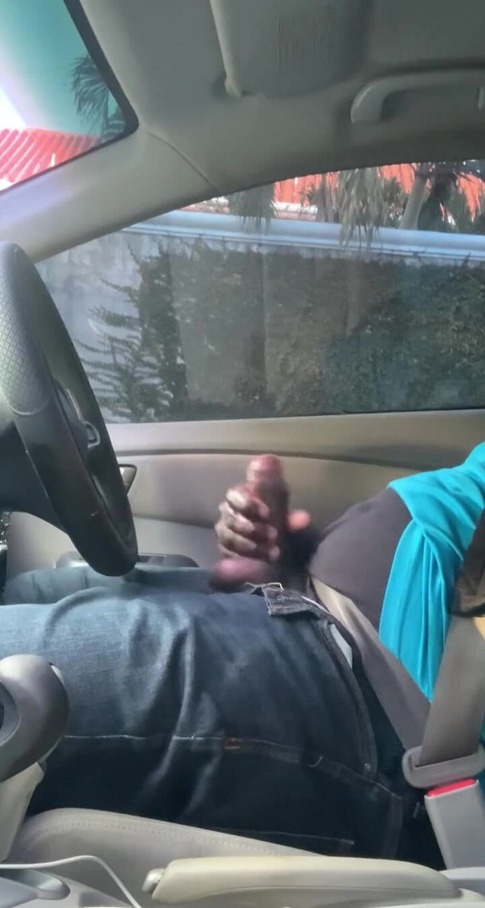 ThickJamaicaDick: Masturbarse al aire libre en el coche