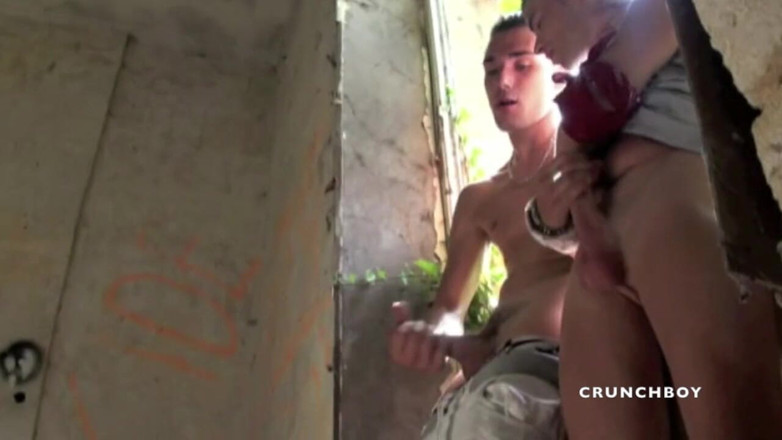 EXHIB BOYS: Tellement charmant twink français, 20 ans baisé par son ami dans...