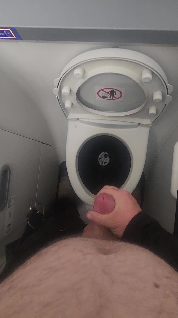 Djk31314: L'aereo bagno sborra e sborra.