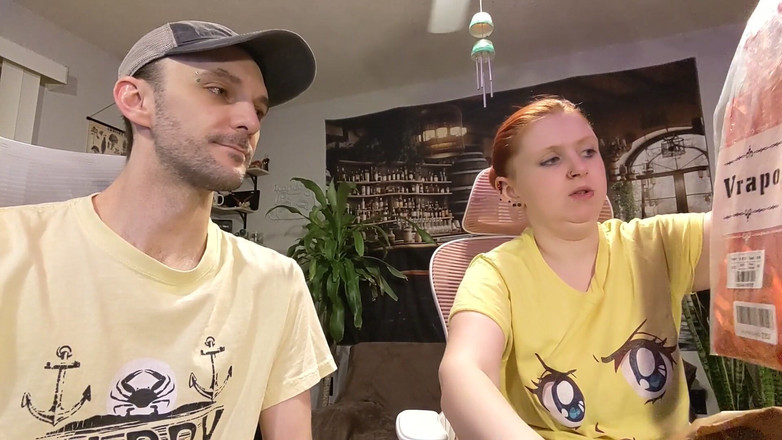 Sin Spice by Sophia Sinclair and Jasper Spice: Wish List Geschenke 9 - Rotes Korsett Und Schwarzes Vinyl-kleid Unboxing Und...