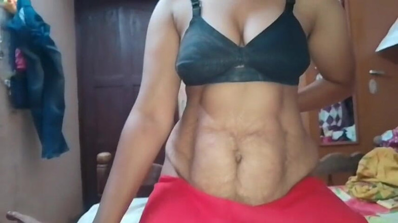 LEGSCOUPLE12: Kerala malayali hemşire erkek arkadaşıyla seks yapıyor ve diliyle penisini...