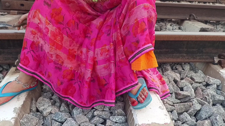 Lalita Singh: Desi Village Bhabhi jebanie w polu z kochankiem chłopakiem na...